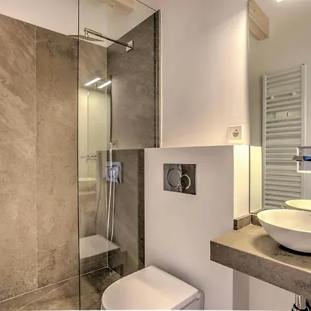 Villa Sleeps 5 With Pool Air Con And Wifi *