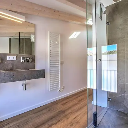 Sleeps 5 With Pool Air Con And Wifi Pollença